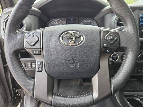 Used 2017 Toyota Tacoma TRD Sport AWD/4WD image 23