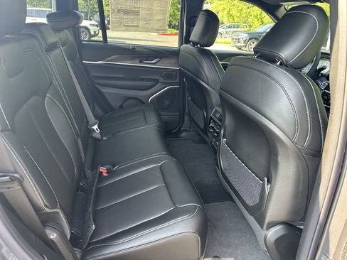 New 2025 Jeep Grand Cherokee Limited w/ Luxury Tech Group II image 15