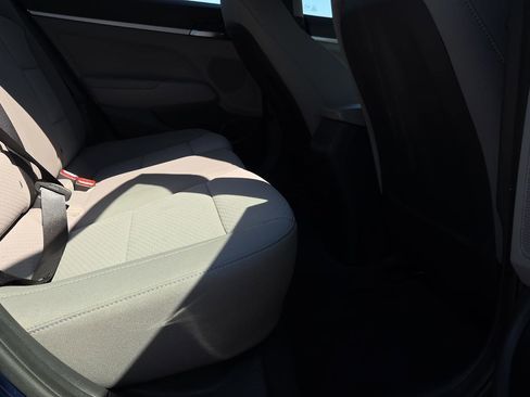 Used 2019 Hyundai Elantra SE image 17