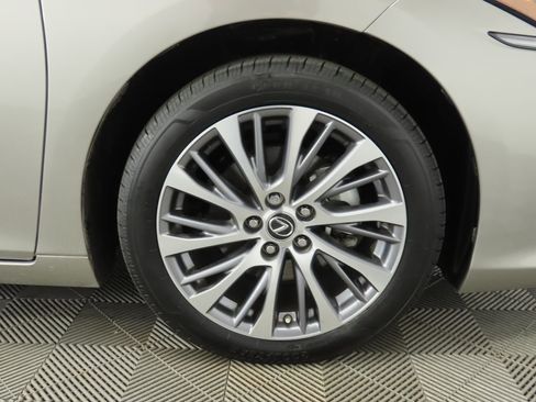 Used 2019 Lexus ES 350 w/ Premium Package image 32