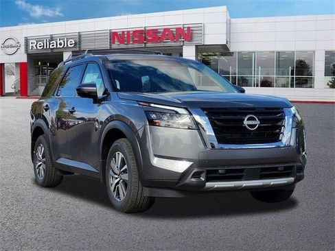 New 2025 Nissan Pathfinder SL image 1