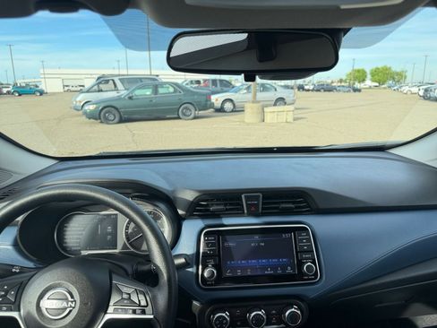 Used 2025 Nissan Versa SV image 33