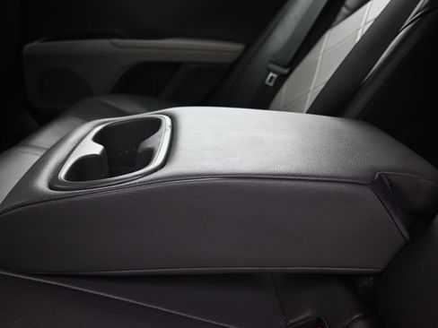 Used 2019 Toyota Camry XLE image 32