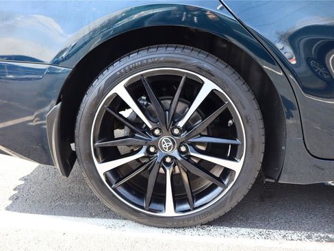 Used 2019 Toyota Camry XSE image 11