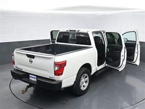 Used 2018 Nissan Titan S image 57