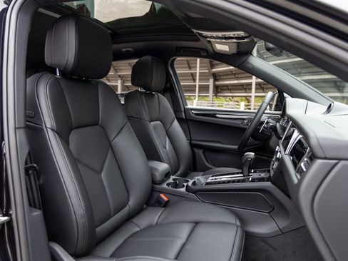 New 2026 Porsche Macan image 57