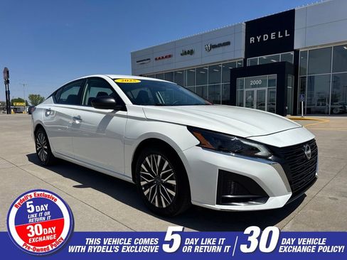 Used 2025 Nissan Altima 2.5 SV FWD image 1