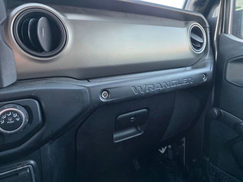 Used 2018 Jeep Wrangler Unlimited Sport AWD/4WD image 23