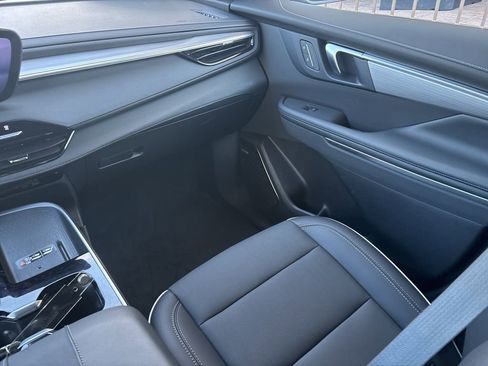 Used 2025 Buick Enclave Preferred AWD/4WD image 21