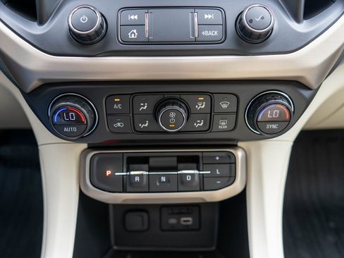 Used 2021 GMC Acadia Denali w/ GMC Pro Grade Package image 29