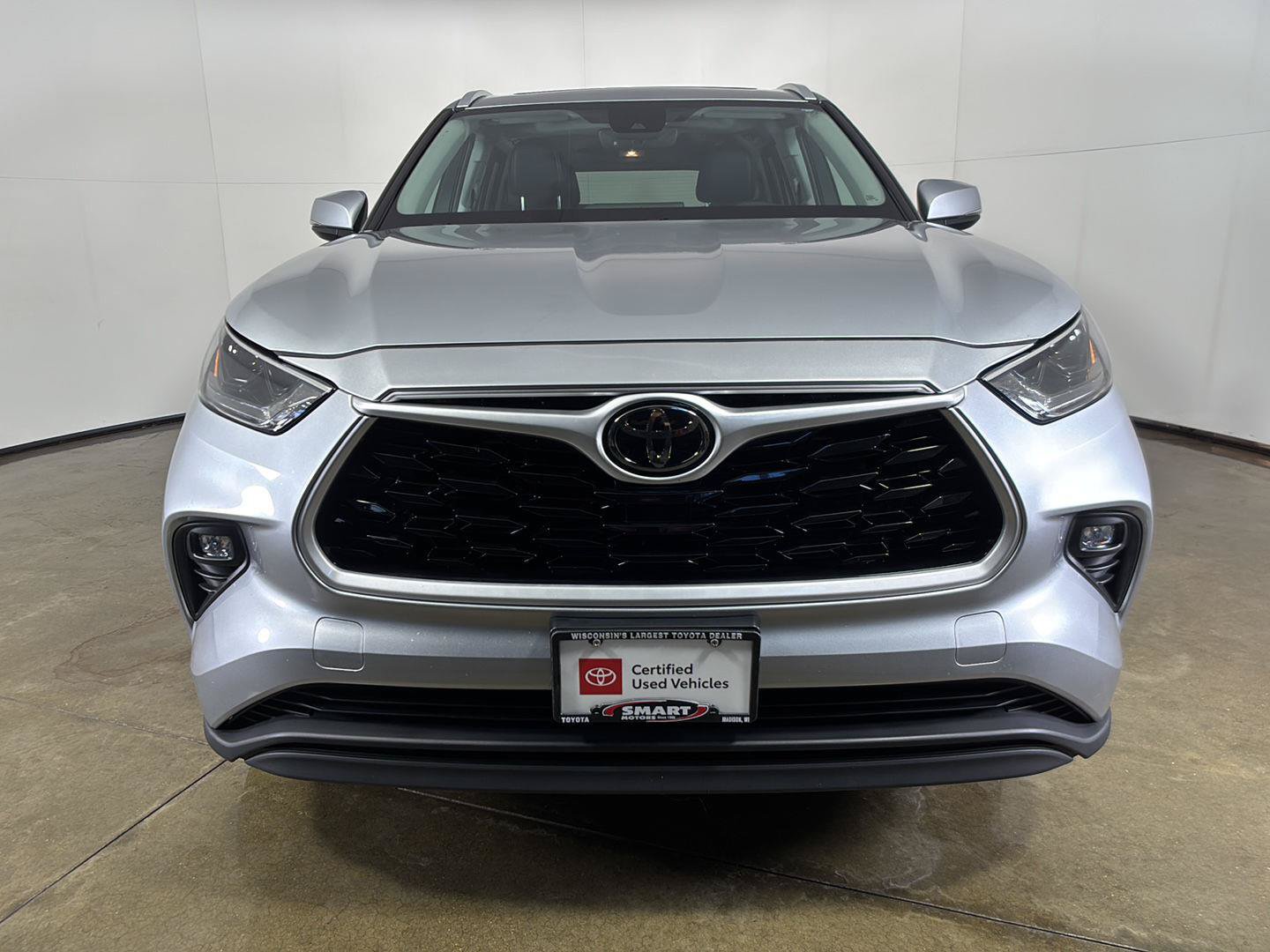 Used 2023 Toyota Highlander XLE AWD/4WD image 6