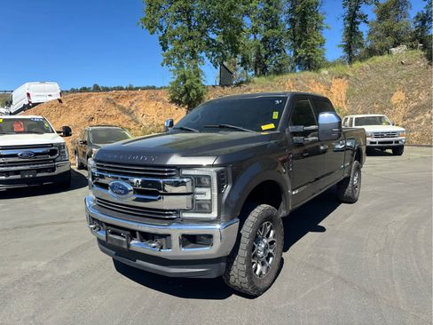Used 2017 Ford F250 Lariat w/ Chrome Package image 1