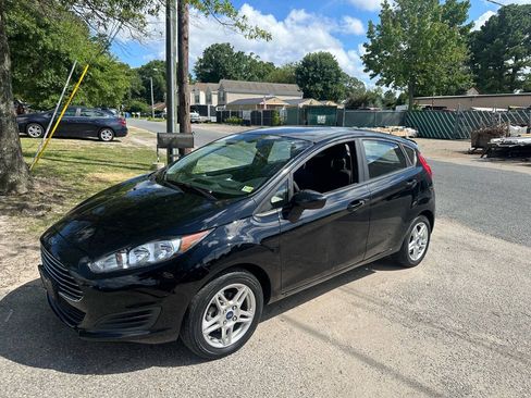 Used 2019 Ford Fiesta SE FWD image 4