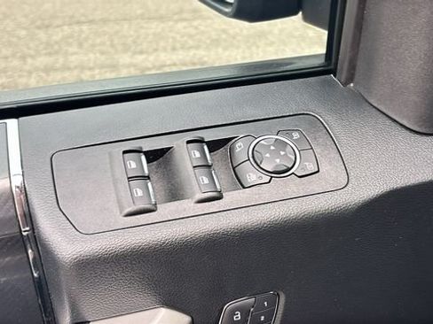 Used 2019 Ford F150 Lariat w/ Equipment Group 502A Luxury AWD/4WD image 10