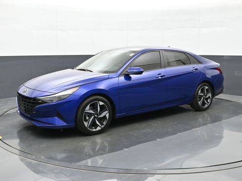 Used 2023 Hyundai Elantra SEL w/ Convenience Package FWD image 8