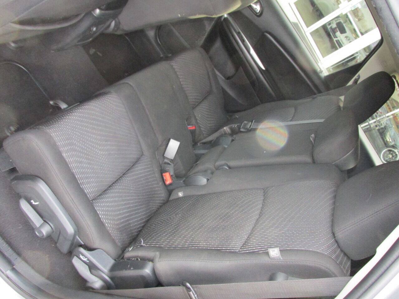 Used 2017 Dodge Journey SE w/ Flexible Seating Group FWD image 17
