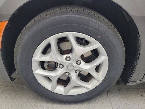 Used 2020 Chrysler Pacifica Limited image 31