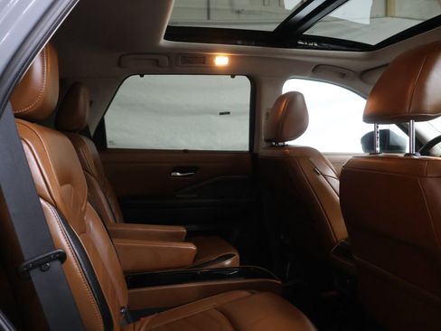 Used 2022 Nissan Pathfinder Platinum image 13