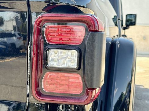 Used 2023 Jeep Gladiator Rubicon w/ LED Lighting Group AWD/4WD image 30