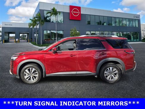 Used 2023 Nissan Pathfinder SL image 4