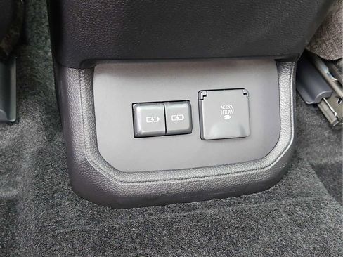 Used 2026 Toyota Highlander Platinum AWD/4WD image 35