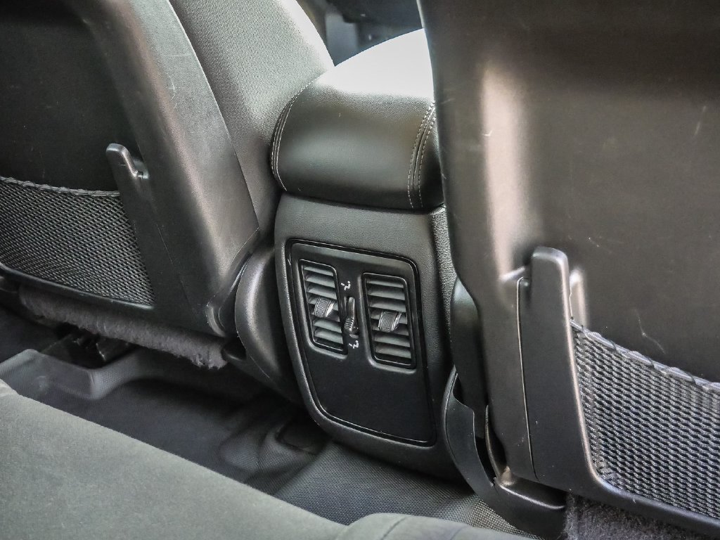 Used 2022 Dodge Durango SXT w/ Anodized Platinum Package AWD/4WD image 21