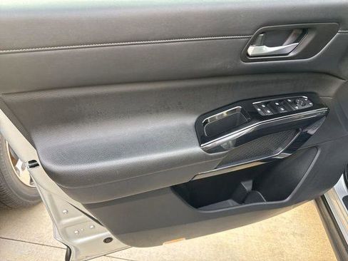 Used 2022 Nissan Pathfinder S image 18