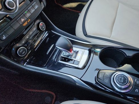 Used 2018 INFINITI QX30 Premium w/ Technology Package image 20