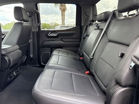 Used 2025 GMC Sierra 1500 SLT AWD/4WD image 18