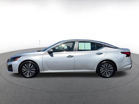 Used 2023 Nissan Altima 2.5 SV image 9