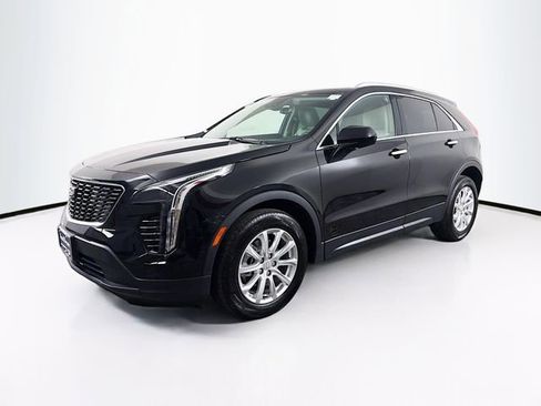 Used 2023 Cadillac XT4 Luxury w/ Cold Weather Package AWD/4WD image 3