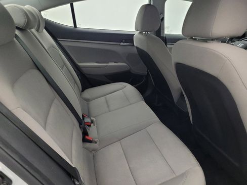 Used 2017 Hyundai Elantra SE image 19