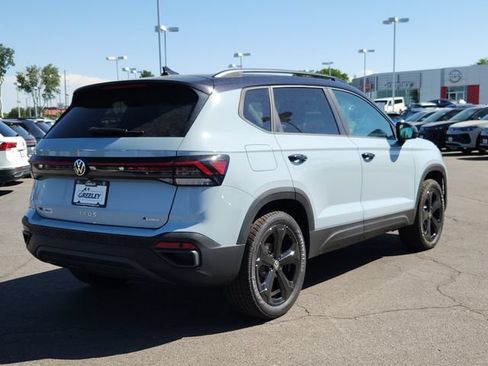 New 2026 Volkswagen Taos SE AWD/4WD image 3