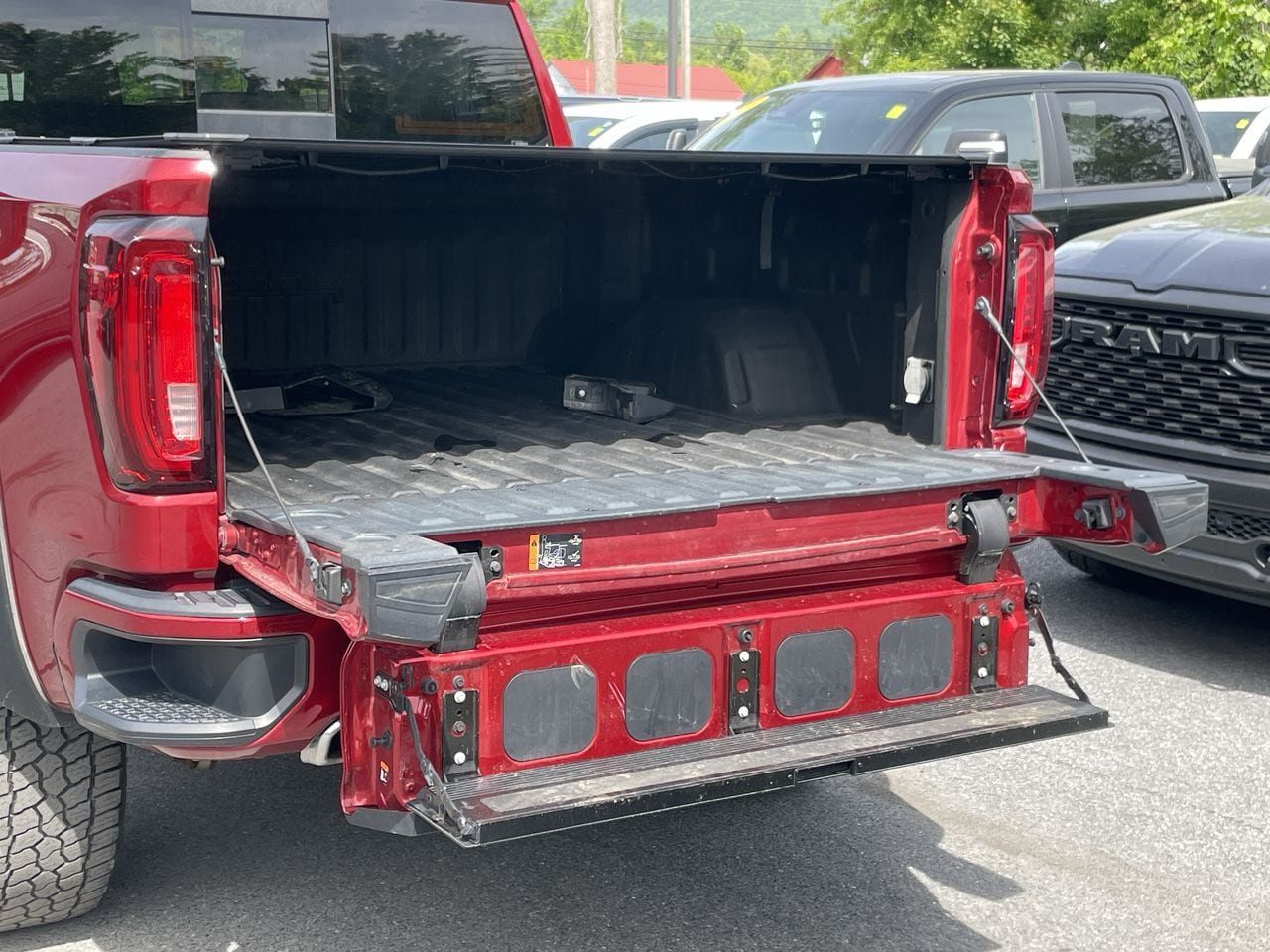 Used 2022 GMC Sierra 1500 AT4 w/ AT4 Preferred Package AWD/4WD image 23