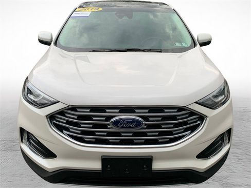 Certified 2019 Ford Edge Titanium w/ Cold Weather Package AWD/4WD image 7