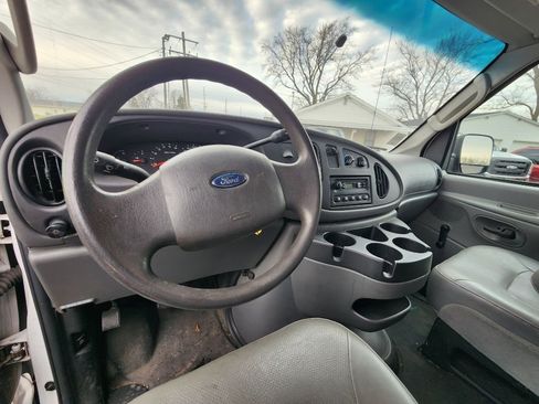 Used 2006 Ford E-350 and Econoline 350 Super Duty image 15
