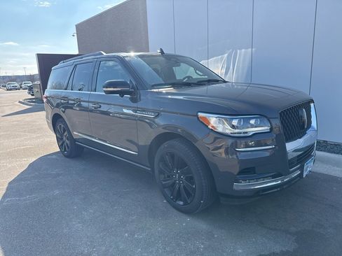 Used 2023 Lincoln Navigator Black Label image 2