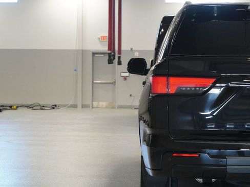 Used 2024 Toyota Sequoia Platinum image 11