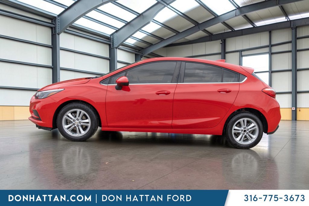 Used 2018 Chevrolet Cruze LT w/ Convenience Package FWD image 3