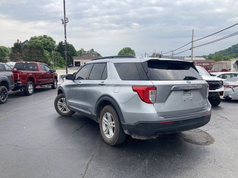 Used 2021 Ford Explorer XLT AWD/4WD image 2