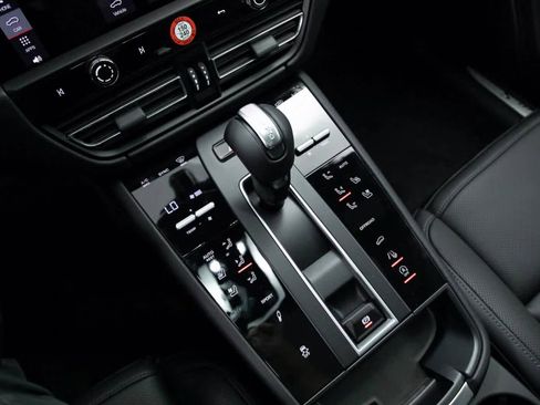 Certified 2025 Porsche Macan S image 20