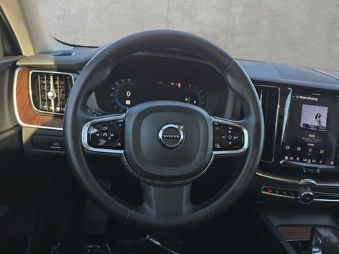 Used 2023 Volvo XC60 B5 Plus image 21