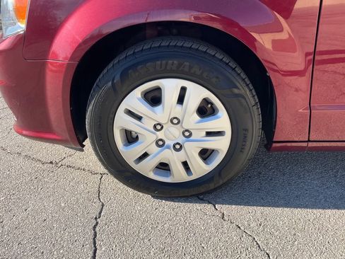 Used 2019 Dodge Grand Caravan SE image 25