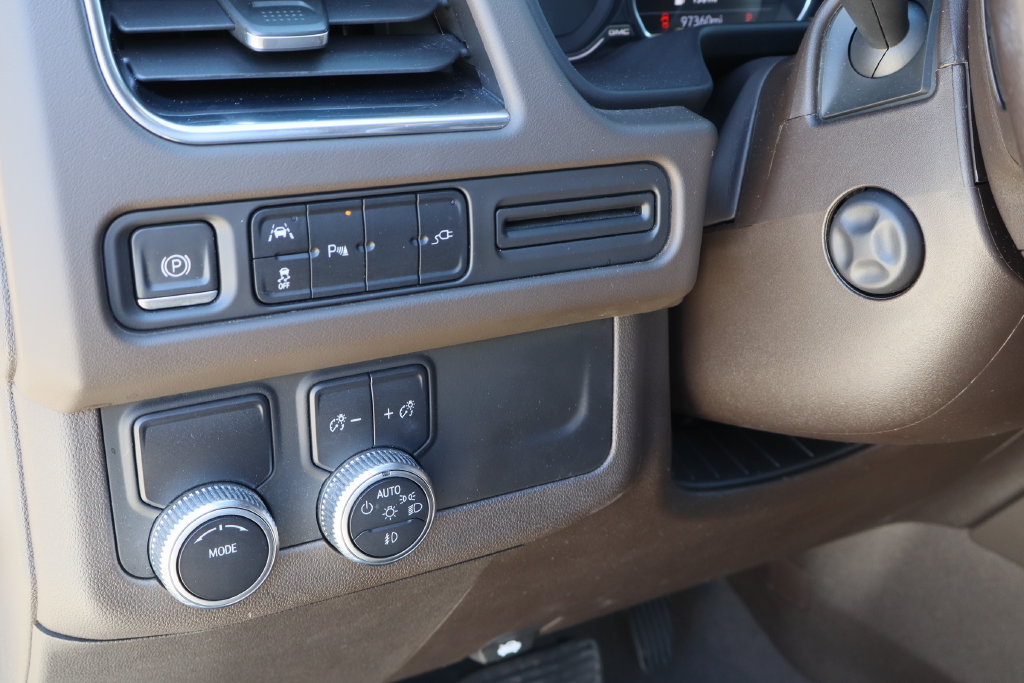 Used 2021 GMC Yukon XL SLT w/ SLT Premium Package RWD image 13