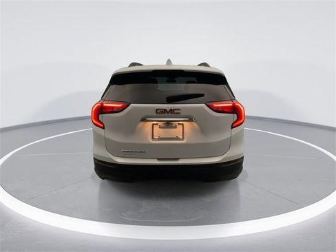 Used 2020 GMC Terrain SLE w/ Driver Convenience Package image 3