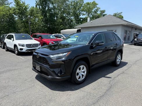 Used 2023 Toyota RAV4 LE AWD/4WD image 3