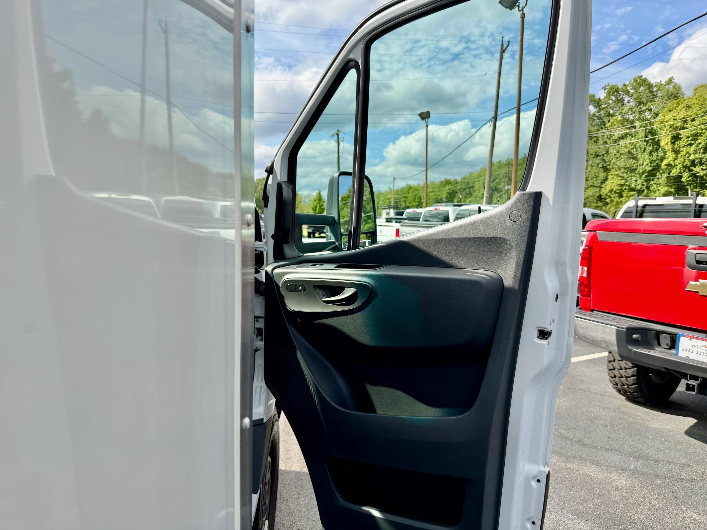 Used 2024 Mercedes-Benz Sprinter 3500 w/ Acoustic Package image 21