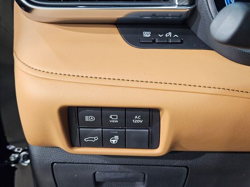 New 2026 Toyota Highlander Platinum AWD/4WD image 14