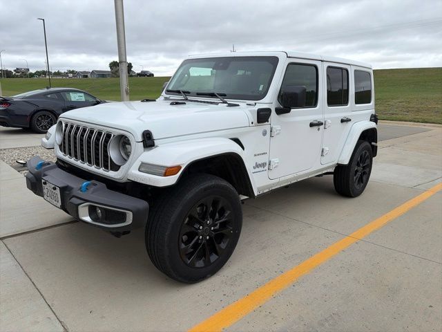 Used 2024 Jeep Wrangler Unlimited Sahara AWD/4WD image 4