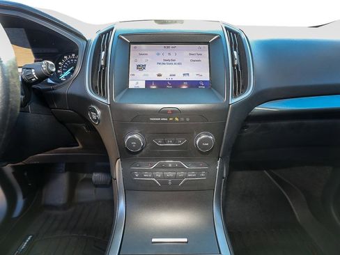 Used 2020 Ford Edge SE image 16